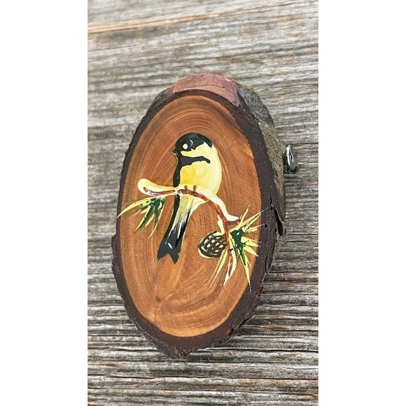 Vintage 1970s Wood Slice Brooch Hand Painted Sparrow Bird - Picture 5 of 6